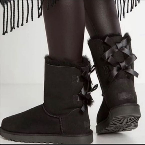 UGG Boots Bailey Bow Sheepskin Size 6 Black - Picture 10 of 12
